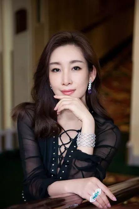 秦海璐吃瓜梳头姐弟,揭秘娱乐圈温馨亲情瞬间