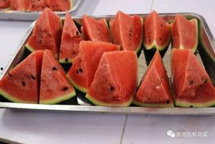 保定某商场吃瓜,一地瓜皮引发的全民热议