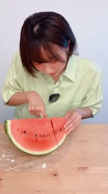 女生学习和吃瓜,女生的学习与娱乐生活